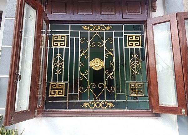 chớp   lật   làm   móc   mau   xen   cua   dep   kính