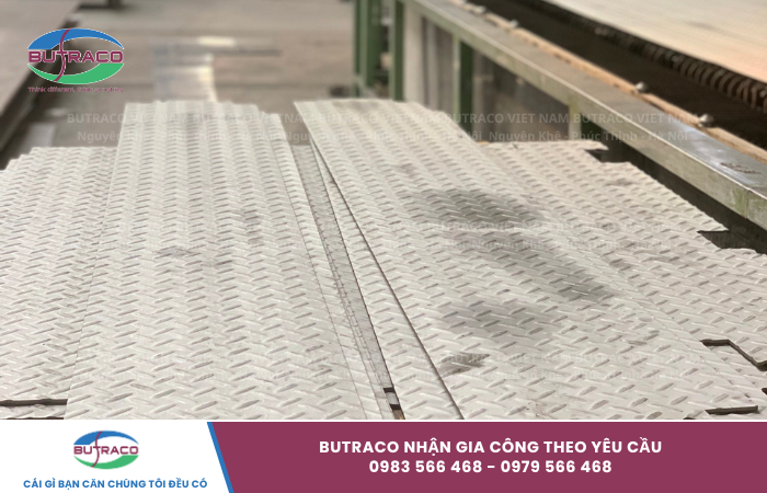 Thép tấm chống trượt: Ứng dụng, báo giá mới nhất