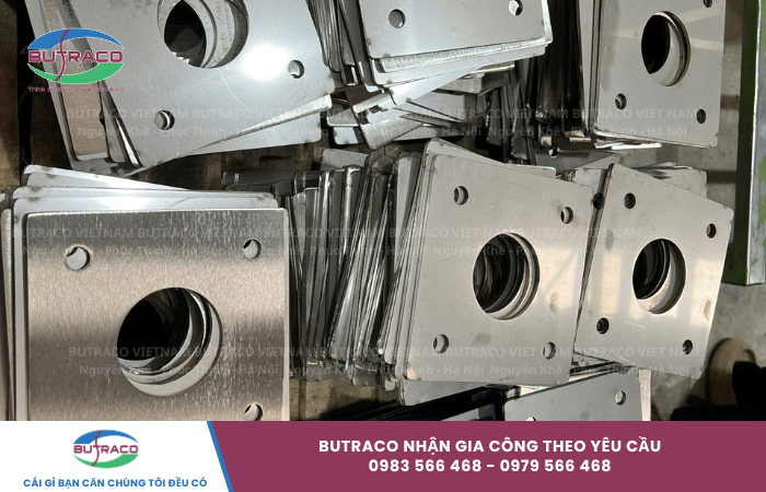 Ứng dụng của bản mã inox và báo giá