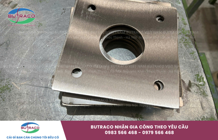 Ứng dụng của bản mã inox và báo giá