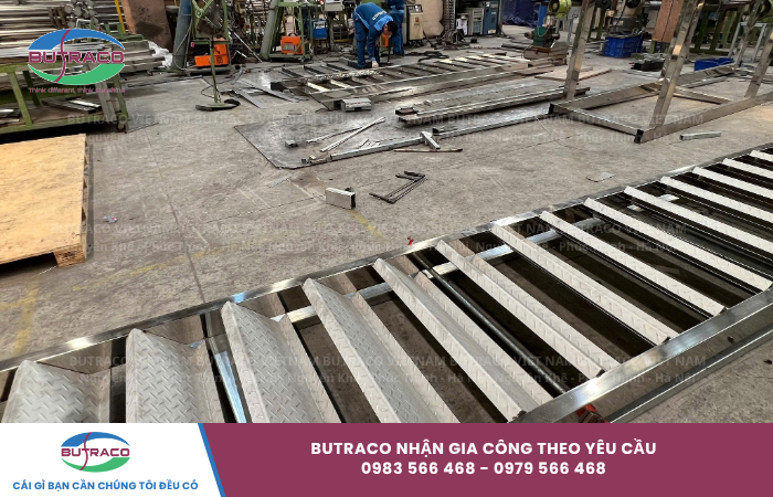 Cầu thang thép gân - Giải pháp chống trượt cho công trình xây dựng