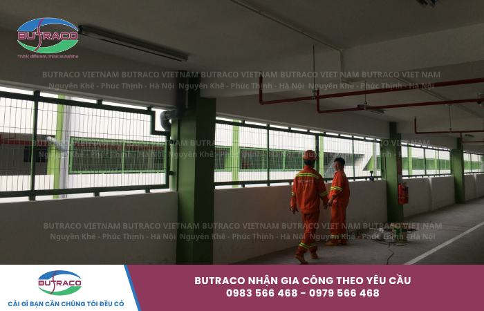 So sánh hàng rào thép và hàng rào inox