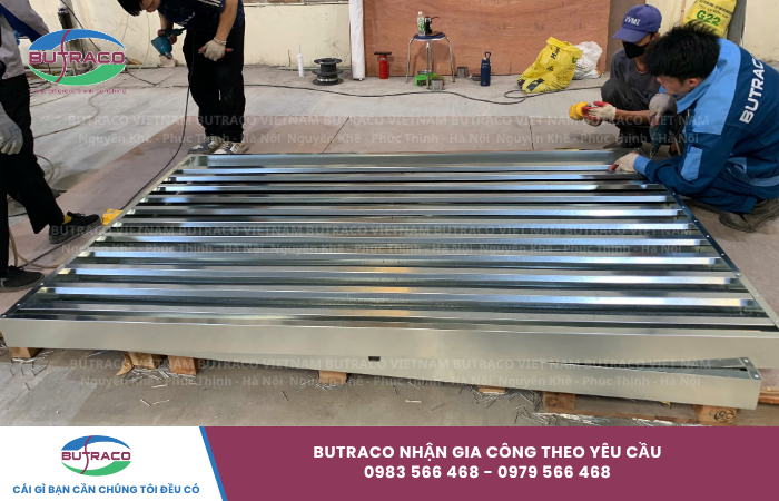 Cửa chớp Inox: Tiêu chuẩn kỹ thuật, phân loại và báo giá gia công