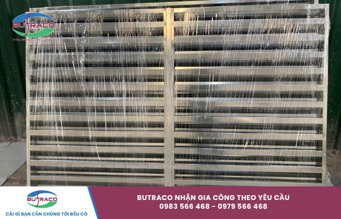 Cửa chớp nhôm nhà xưởng: Tiêu chuẩn, phân loại và báo giá