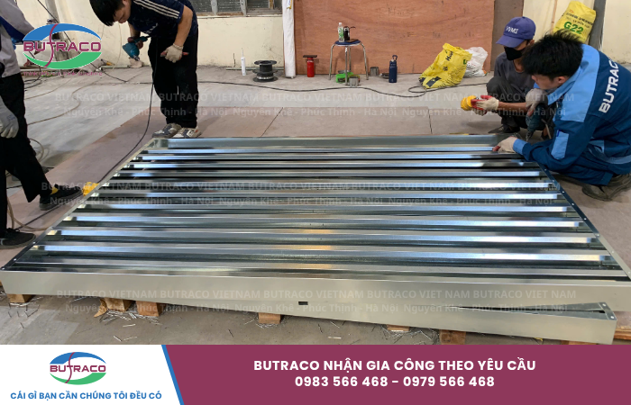 Cửa chớp thép: Tiêu chuẩn kỹ thuật, phân biệt bề mặt và báo giá