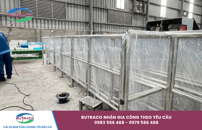 Lan can Inox nhà xưởng: Tiêu chuẩn, phân loại và báo giá