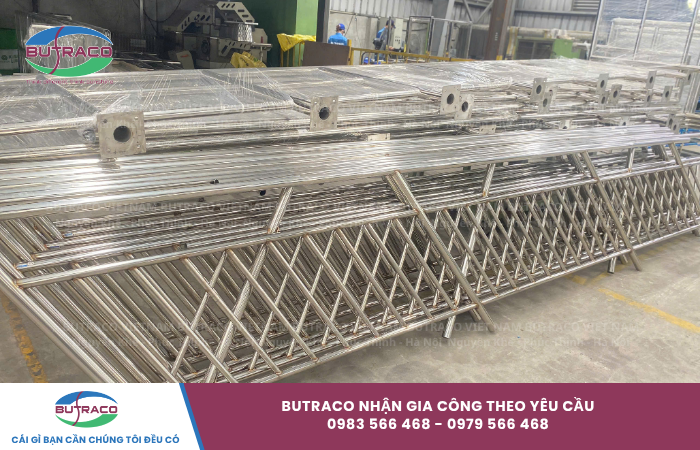 Lan can Inox nhà xưởng: Tiêu chuẩn, phân loại và báo giá