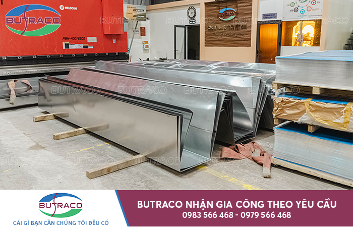 Gia công máng thoát nước inox theo yêu cầu: Báo giá & Quy chuẩn