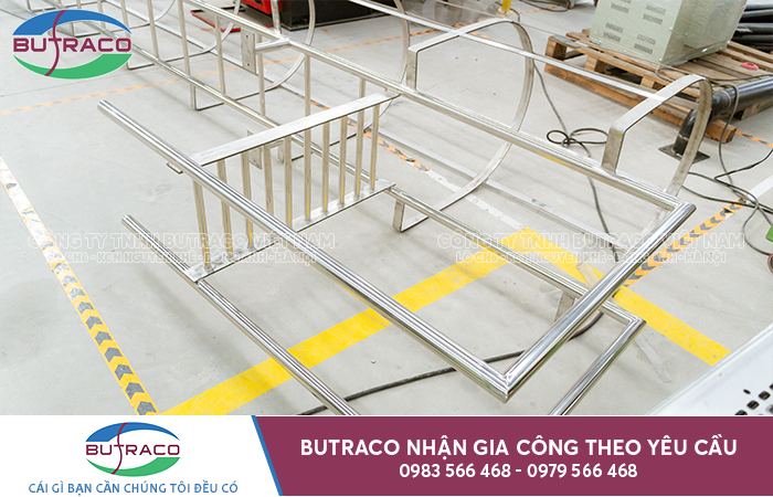 Thang lồng lên mái Inox và thép: Quy chuẩn và báo giá gia công