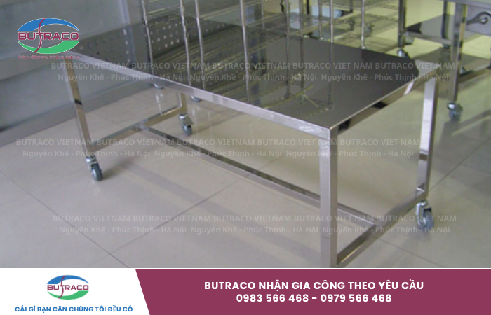 Bàn thao tác phòng sạch: Tiêu chuẩn kỹ thuật, vật liệu và báo giá gia công OEM