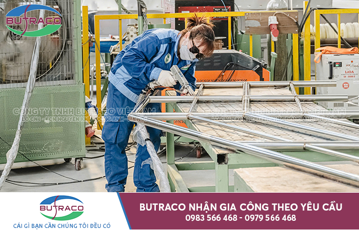 Lan can inox công nghiệp: Tiêu chuẩn, quy cách và báo giá gia công 